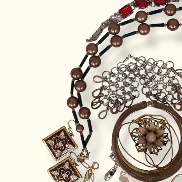 025 - Vintage To Now Jewelry Lot - Sparkle Statement - Picture 2 of 7